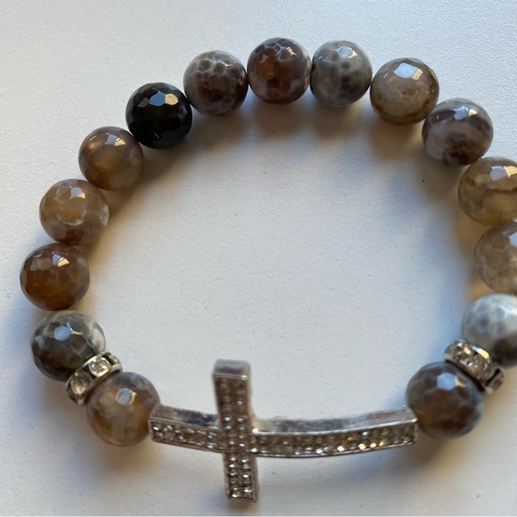 Faceted orca Agate 8mm CZ Cross Charm Bracelet - Picture 4 of 5